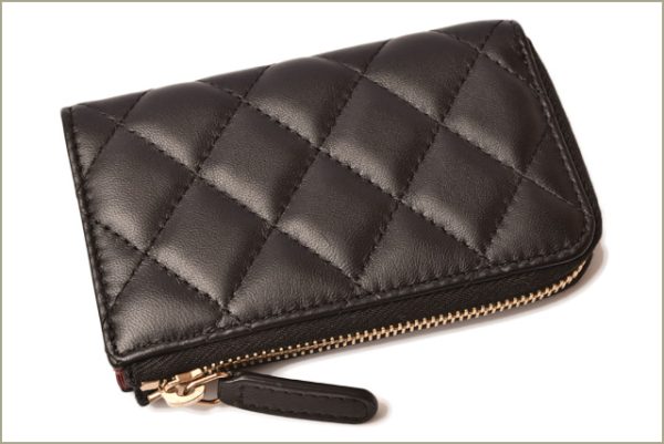 c 18 085 4 CHANEL Key Case Matelasse Black