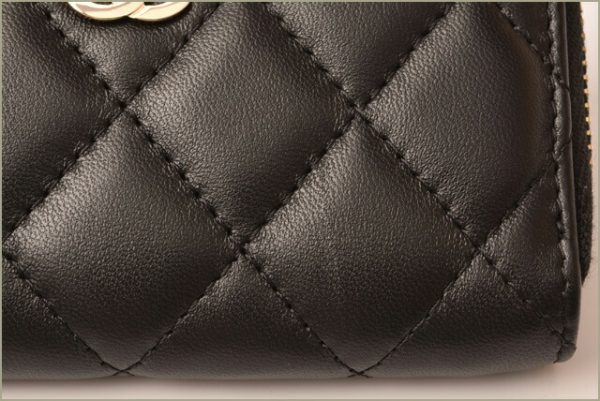 c 18 085 7 CHANEL Key Case Matelasse Black