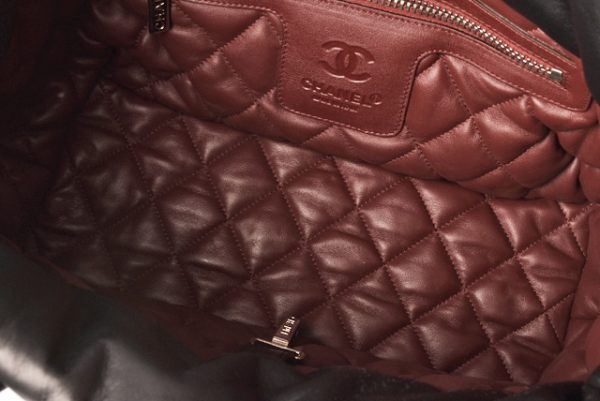 c 18 097 9 Chanel Tote Bag Reversible Coco Cocoon Small All Black Bordeaux