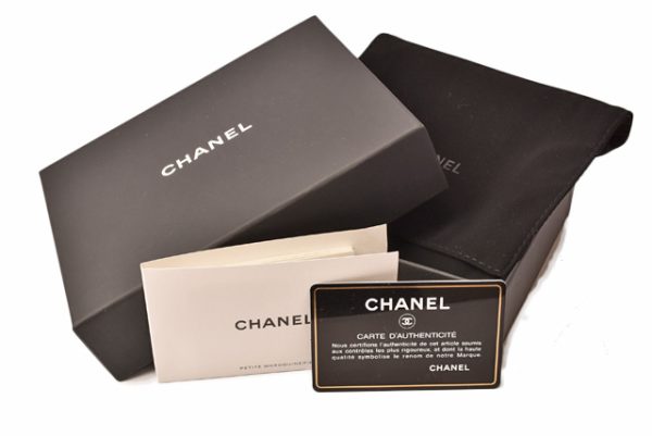 c 18 101 7 Chanel 3 FWallet Caviar Skin Black Bordeau