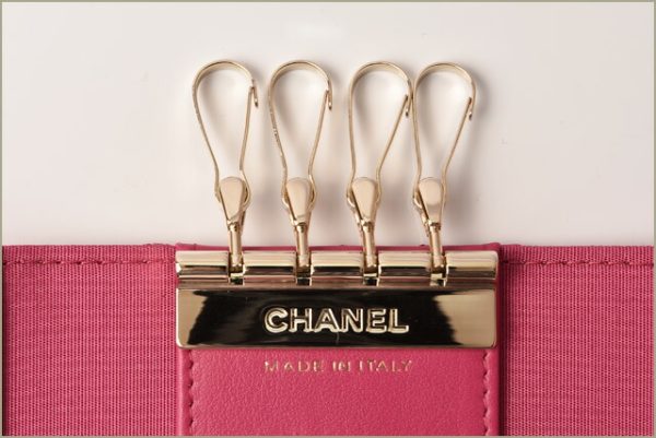 c 18 m101 4 CHANEL Key Case Camellia Pink