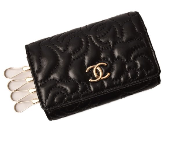 c 18 m102 1 CHANEL Key Case Camellia Black