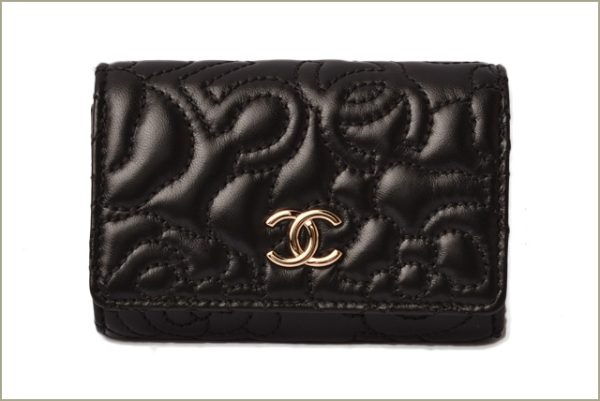 c 18 m102 2 CHANEL Key Case Camellia Black