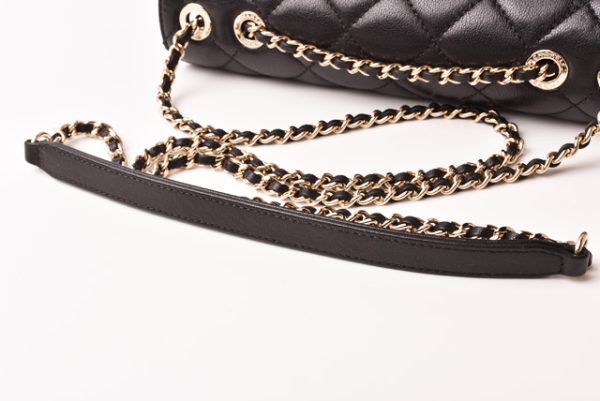 c 19 014 13 Chanel Chain Bag Lambskin Black