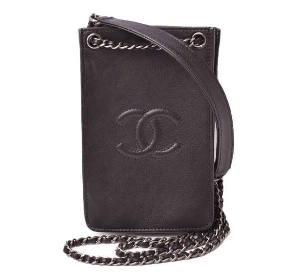 c 19 031 1 CHANEL Mini Pouch Black