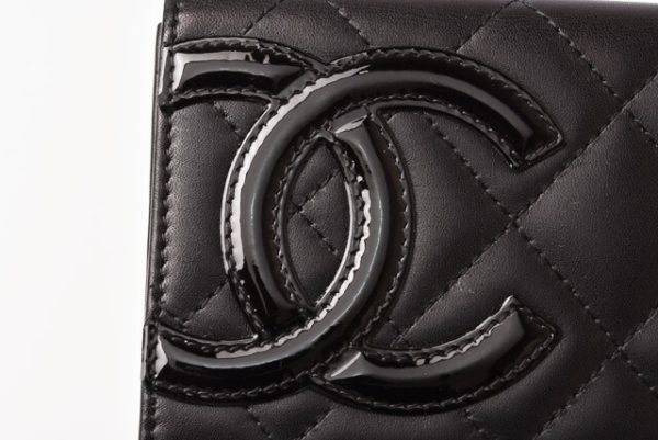 c 19 064 2 CHANEL Wallet Cambon Black