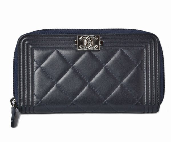 c 19 096 1 CHANEL Mini Wallet Boy Chanel Blue