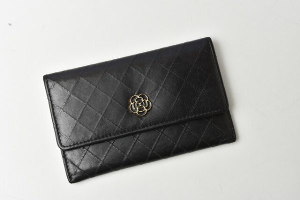 c 200915 12 2 CHANEL Card Case Camellia Black