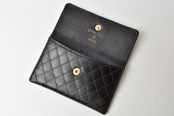 c 200915 12 8 CHANEL Card Case Camellia Black