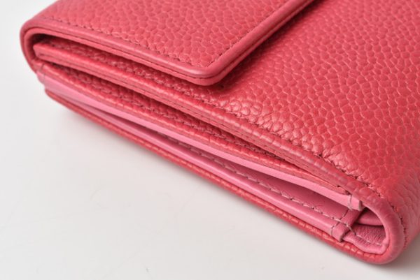 c 200915 9 6 CHANEL Folding Wallet Caviar Rose