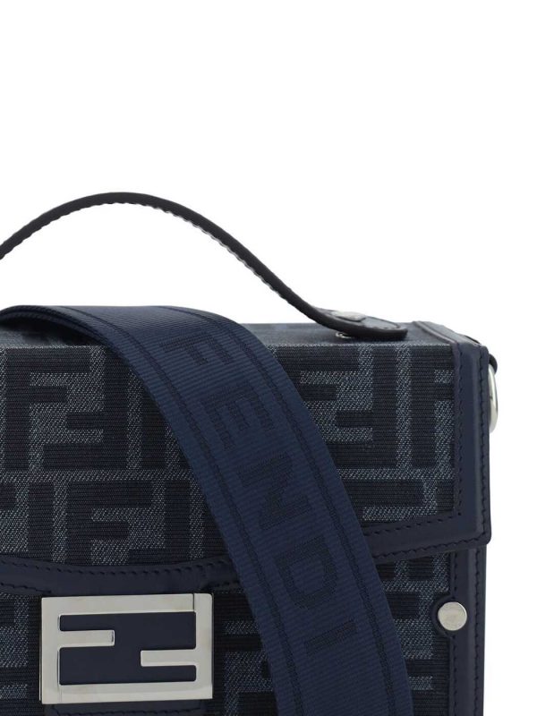 c4cbaf230b3e4f0 ia 4 Fendi Bag