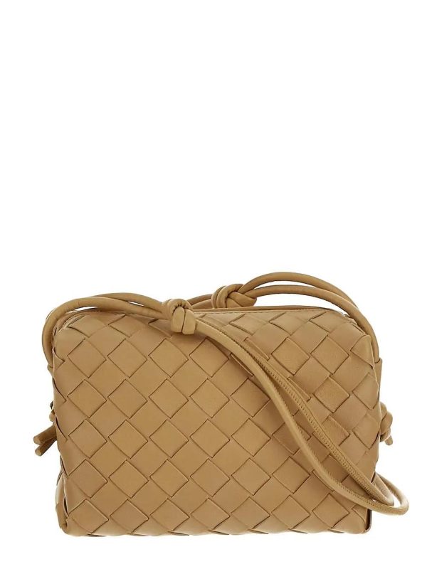 d47955d8a8ea222 ia 1 Bottega Veneta Spring Summer Bag