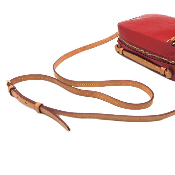 dh68773 05 Louis Vuitton Vernis Santa Monica Shoulder Bag Red