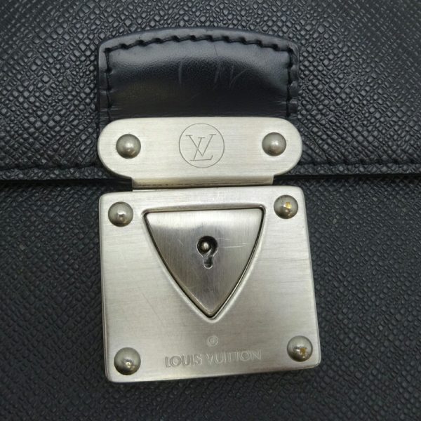 dh70617 8 Louis Vuitton Robusto 2 Taiga Bag Black