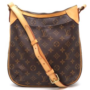 dh79193 1 Gucci GG Supreme Small Messenger Bag Beige