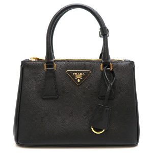 dh79954 1 Louis Vuitton Alma Handbag Monogram Brown