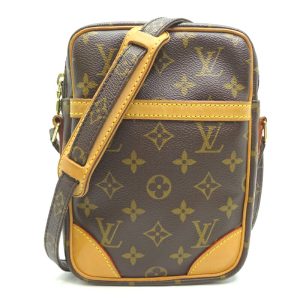 dh82597 1 Louis Vuitton Monogram Hudson GM Shoulder Bag