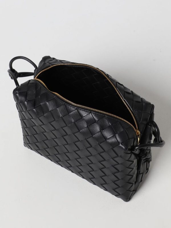 ed6a99d7e918525 gi 4 Bottega Veneta Fall Winter Bag Black