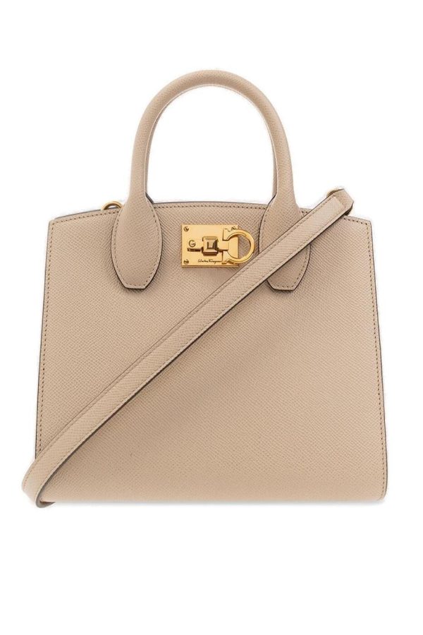 f069d6b9f894ed6 ia 1 Ferragamo Daino Tote Bag Beige