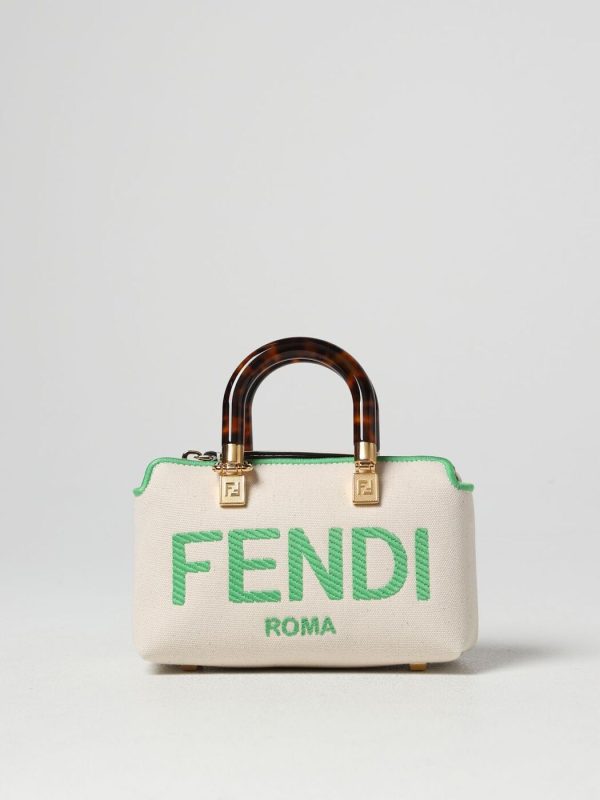 f6c62f92ba87861 gi 1 Fendi Hand Bag White