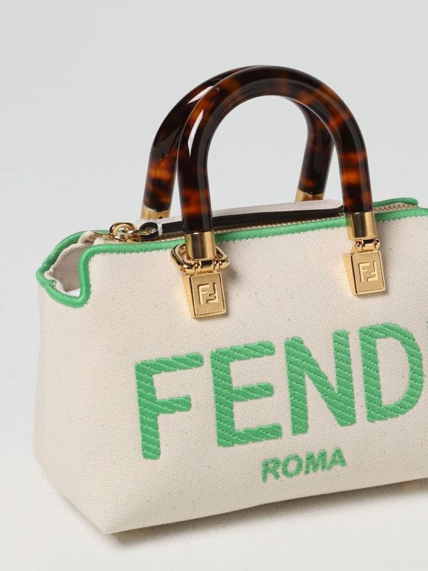 f6c62f92ba87861 gi 4 Fendi Hand Bag White