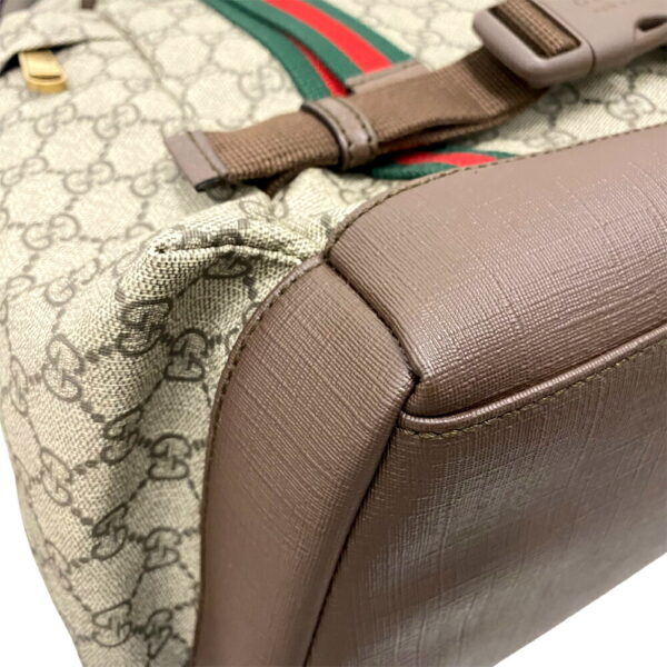 i24 284 5 Gucci Skateboard Backpack GG Supreme