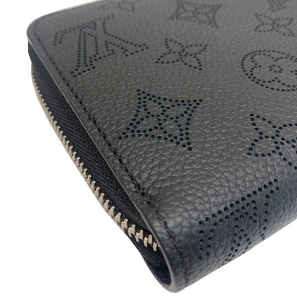 imgrc0083650743 Louis Vuitton Zippy Wallet Mahina Leather Black