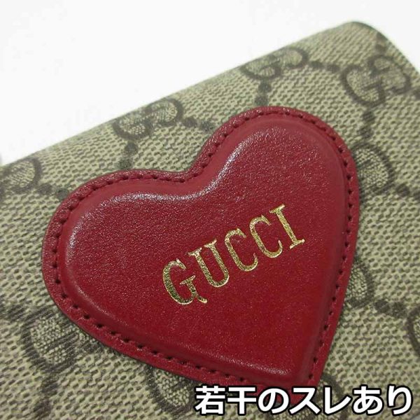 imgrc0086236832 Gucci GG Supreme Heart Motif Card Case Wallet Beige