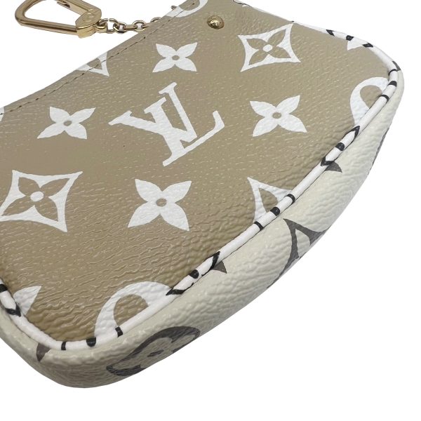 imgrc0087918862 Louis Vuitton Mini Pochette Accessory Pouch Monogram Beige