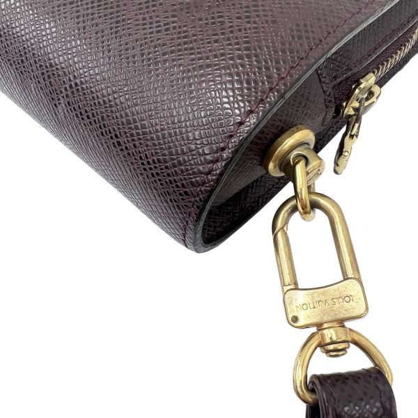 imgrc0089248722 Louis Vuitton Baikal Clutch Bag Taiga Leather Black