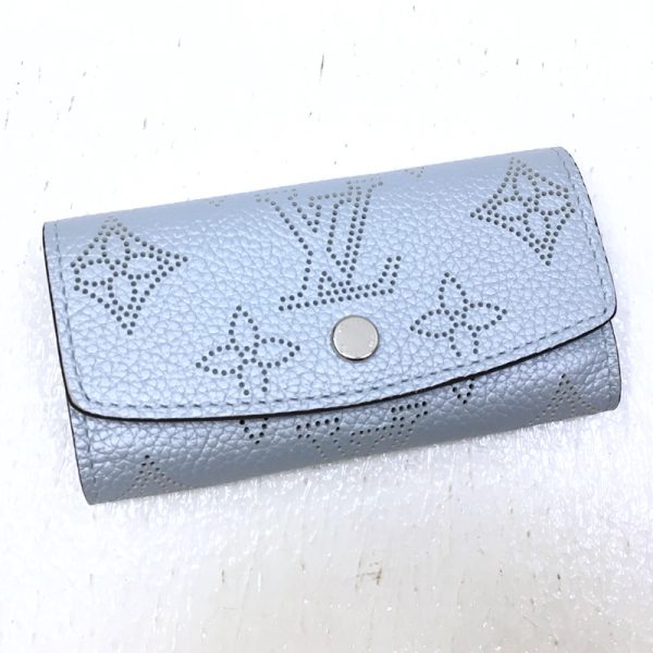 imgrc0090821788 Louis Vuitton Multicle 4 Key Case Mahina Ice Blue