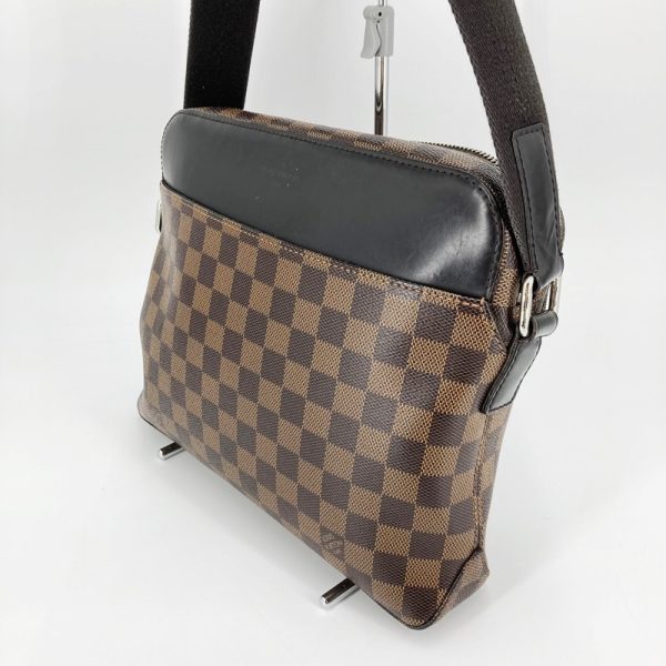 imgrc0091388869 Louis Vuitton Jake Messenger PM Shoulder Bag Damier Brown