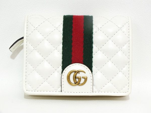 imgrc0095478319 Gucci GG Quilted Wallet White