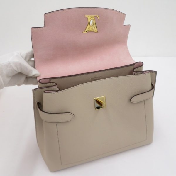 imgrc0096085435 Louis Vuitton lock Me Ever MM Handbag Beige