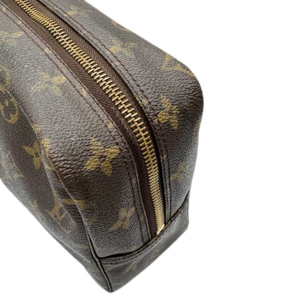 imgrc0096170616 Louis Vuitton Truth Toilet 28 Pouch Monogram Canvas Brown