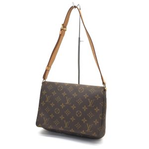 imgrc0096209945 Louis Vuitton Monogram Pochette Accessoire Shoulder Bag