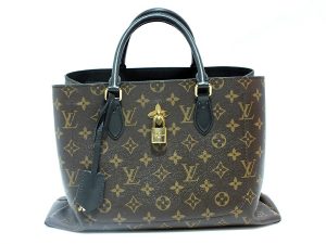 imgrc0096634507 Louis Vuitton Lead PM Vernis Handbag Pomme dAmour