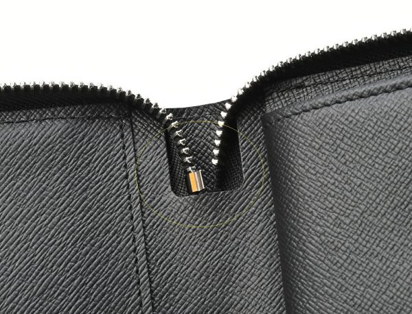 imgrc0100867946 Louis Vuitton Zippy Organizer NM Taiga Noir Black