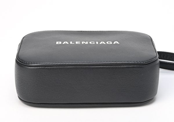 imgrc0102389285 Balenciaga Everyday XS Camera Bag Black