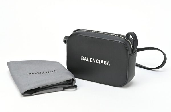 imgrc0102389290 Balenciaga Everyday XS Camera Bag Black