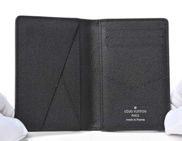 imgrc0102431344 Louis Vuitton Card Case Organizer de Poche Taiga Noir