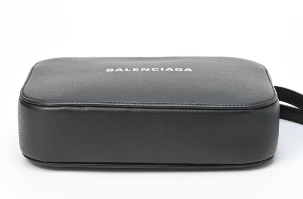 imgrc0102560719 Balenciaga Everyday S Camera Bag Black