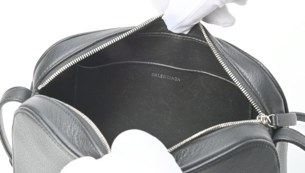 imgrc0102560721 Balenciaga Everyday S Camera Bag Black