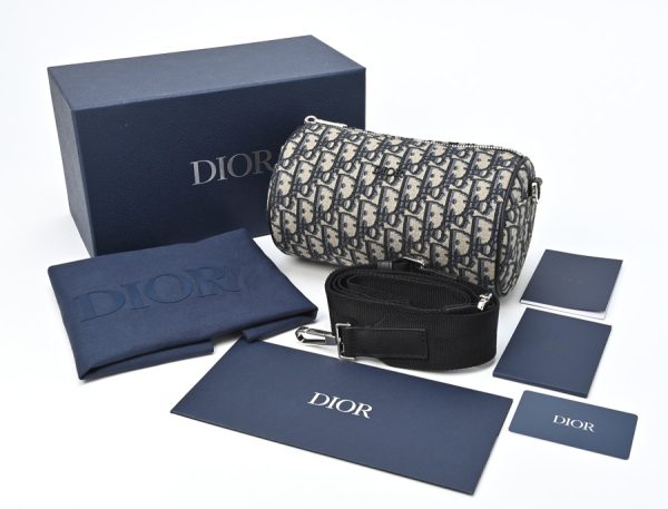 imgrc0103018966 Dior Roller Messenger Bag Oblique Jacquard