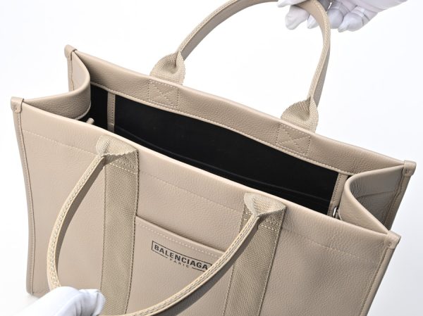 imgrc0103099494 Balenciaga Tote Bag Beige