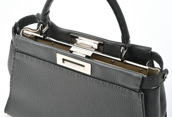 imgrc0103141816 Fendi Peekaboo Regular Selleria Black