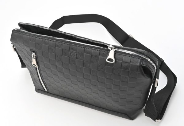 imgrc0103647050 Louis Vuitton Discovery Messenger PM Damier Infini Noir