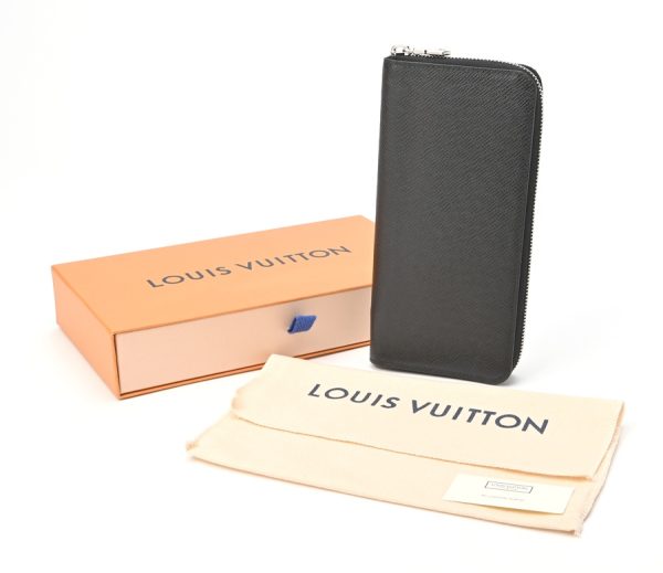 imgrc0104007452 Louis Vuitton Zippy Wallet Taiga Noir