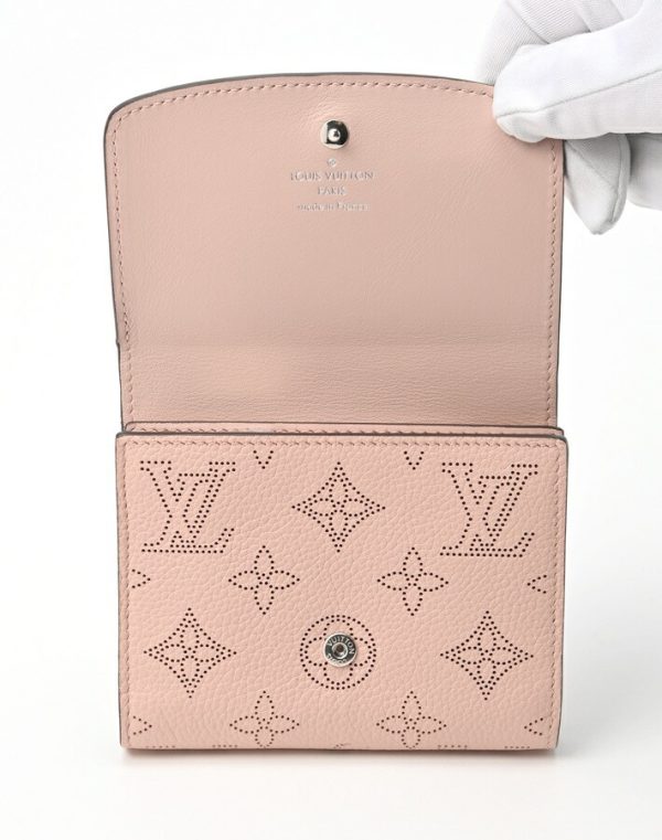 imgrc0104008225 Louis Vuitton Portefeuil Iris Monogram Mahina Rose Jasmine