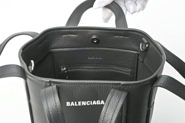 imgrc0104020310 Balenciaga Everyday XS North South Shoulder Tote Bag Black